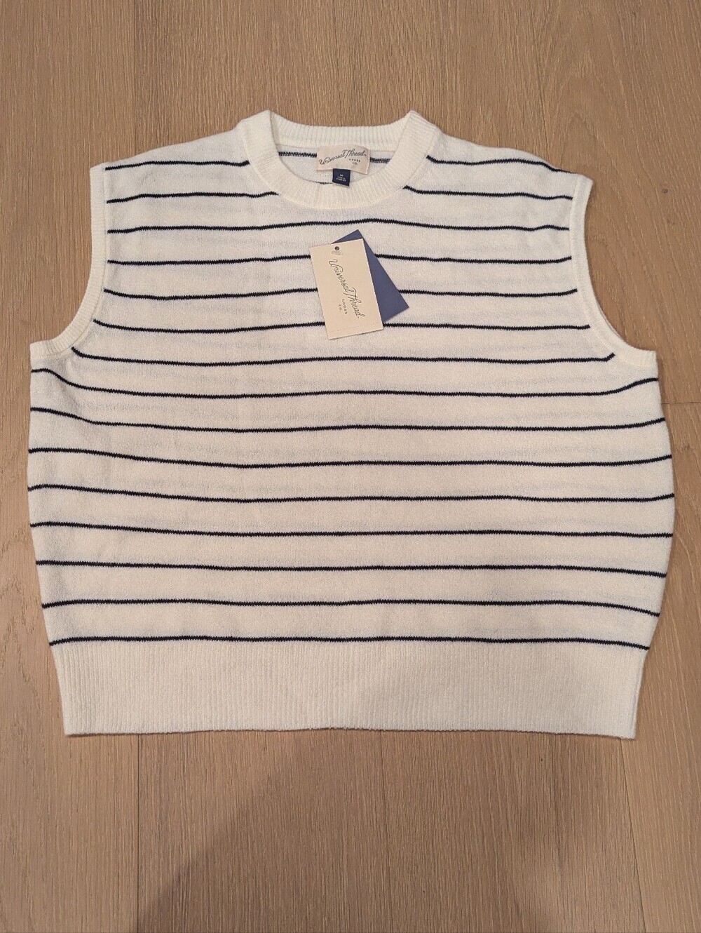 Universal Thread White Crewneck Sleeveless Sweater with Black Stripes
